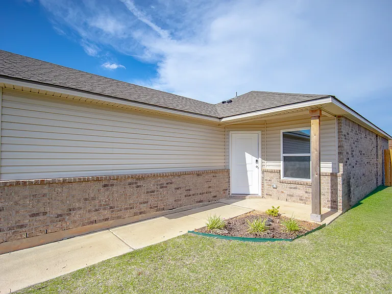 9608 Stallion Dr — Photo 2