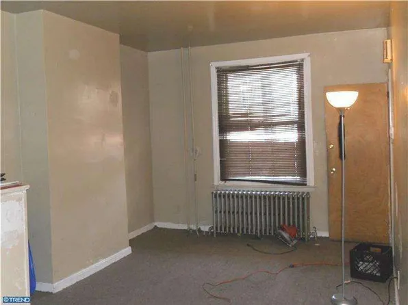 544 W Pike St, Philadelphia, PA 19140