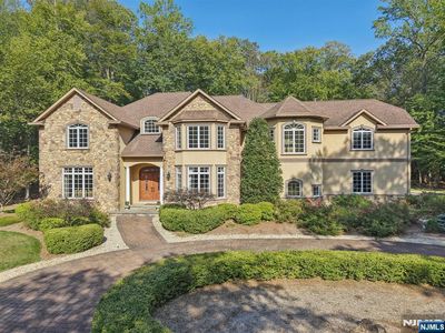 16 Eugene Dr, Saddle River, NJ, 07458