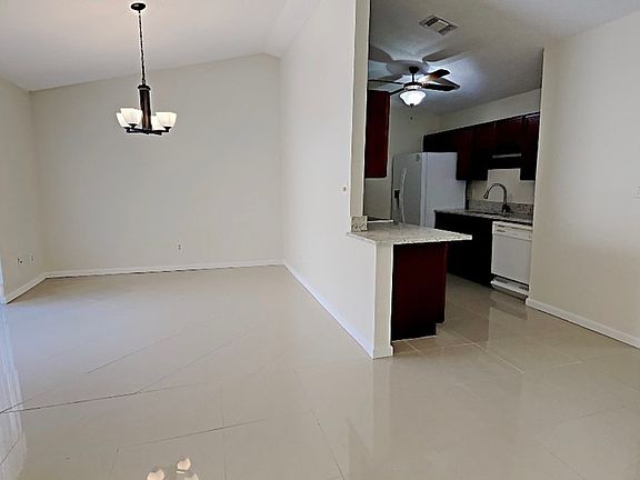 4th image of 1424 Drayton Ct