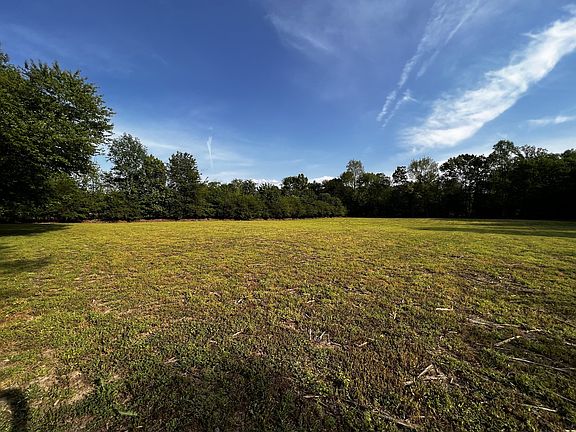 5th image of 100 Nancy Ln
