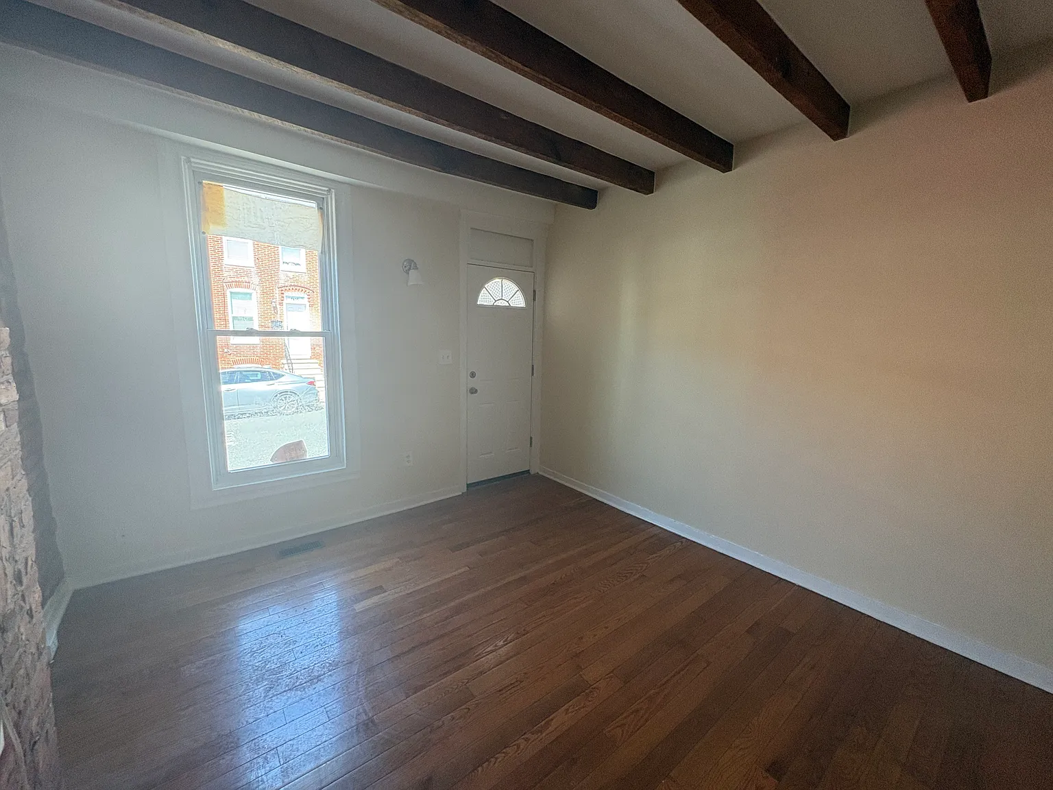 2 bed, 912 sqft, $1,350 — Photo 2
