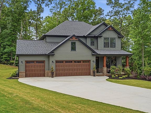 4th image of 3106 Chatham Dr