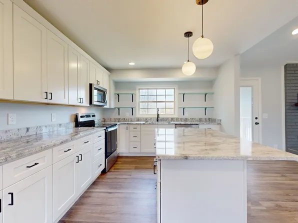 1909 Lynn Cir, Greenbrier, TN 37073