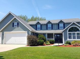 205 S Cottrell Dr, Saukville, WI 53080