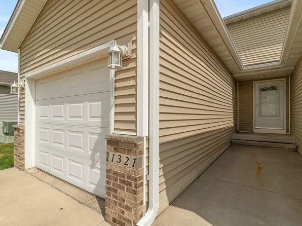 1321 Creekside Ct, Waterloo, IA 50702