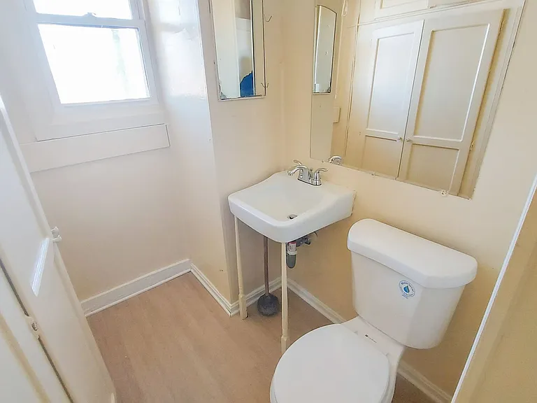 228 Manor Cir — Photo 18