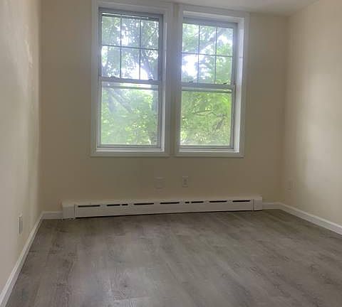 5th image of 145 Tulip Ave #2B