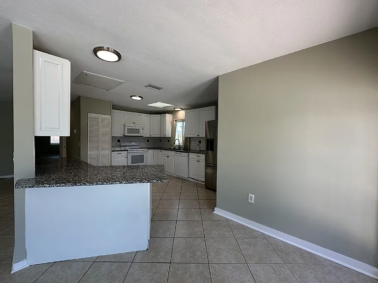 835 Conreid Dr NE — Photo 10