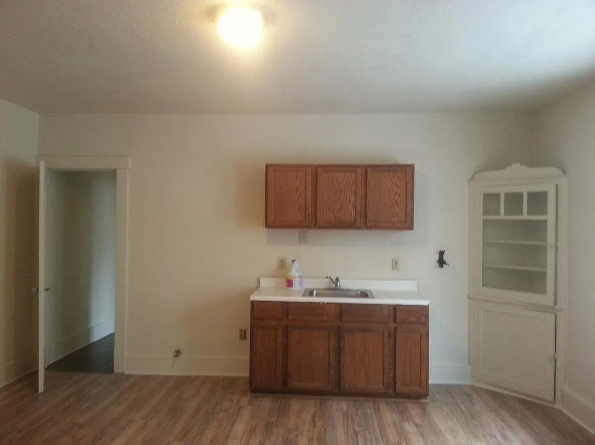 3 bed, 1000 sqft, $750 — Photo 2