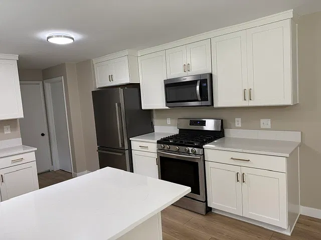 3 bed, 1124 sqft, $2,450 — Photo 4