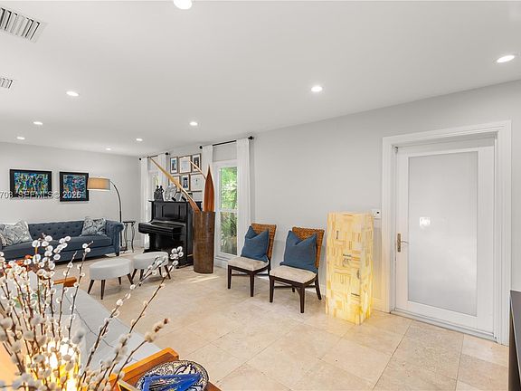 5th image of 6809 Mentone St