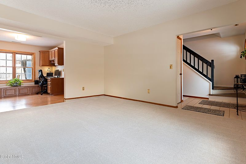 4th image of 42 Capitol Place