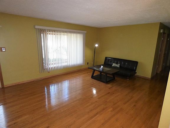 4th image of 7636 Dorothy Ln