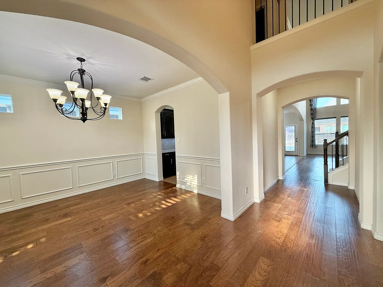 4 bed, 3.5 bath, 3060 sqft, $2,950 — Photo 3