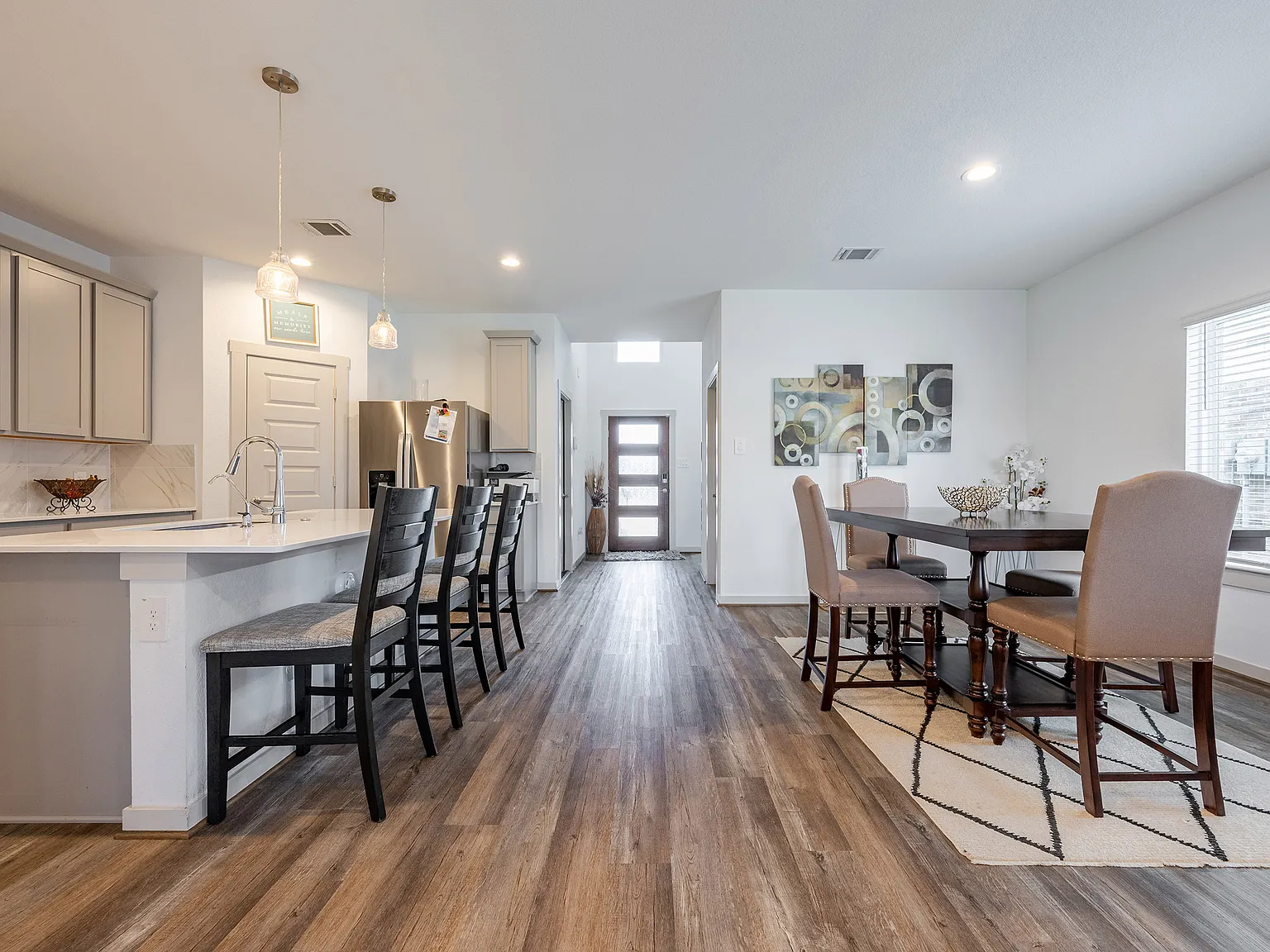 4 bed, 2.5 bath, 2344 sqft, $2,600 — Photo 4