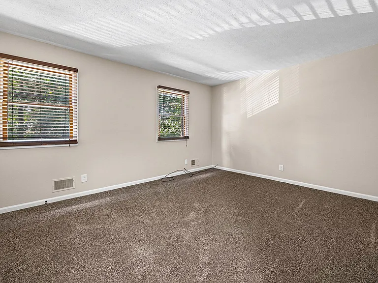 419 Britton — Photo 14