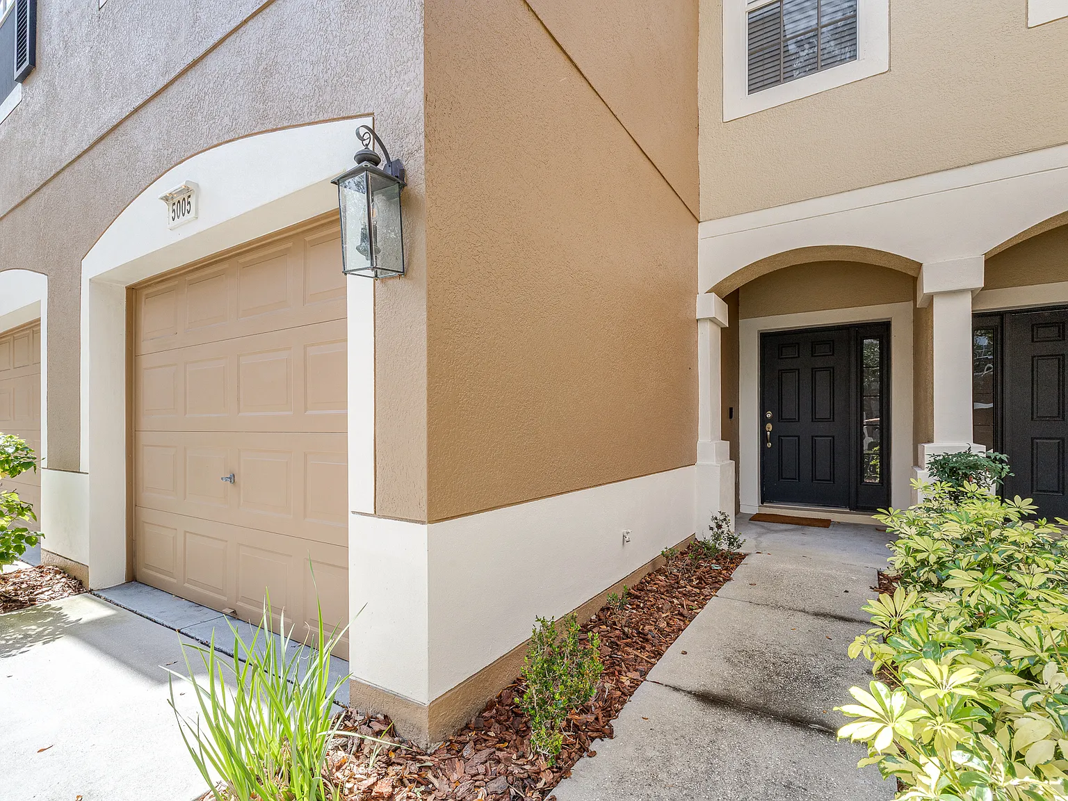 3 bed, 2.5 bath, 1644 sqft, $2,150 — Photo 3