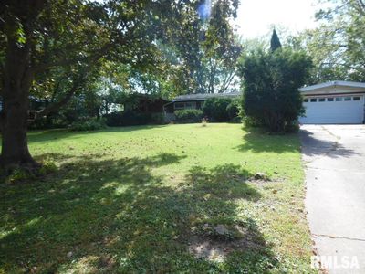 1908 Circle Dr S, Clinton, IA, 52732