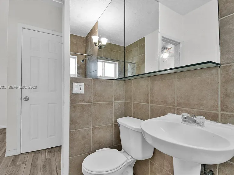 1135 Euclid Ave #202 — Photo 19