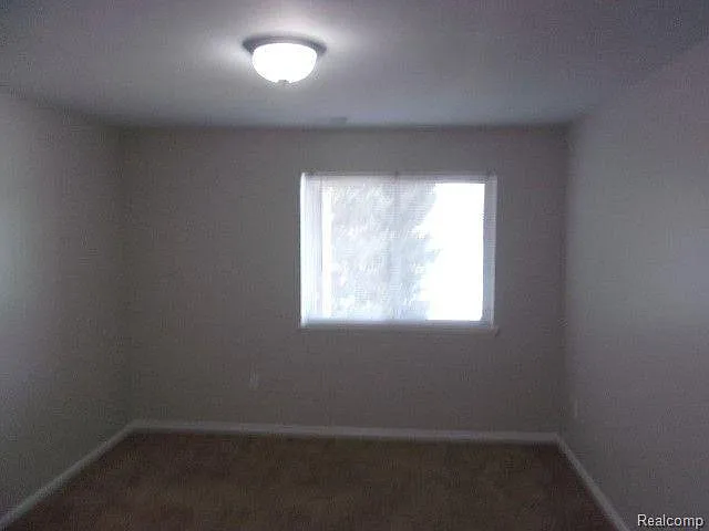866 Amanda Ln — Photo 6