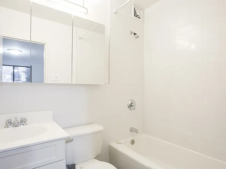434 W 19th St #3C — Photo 4