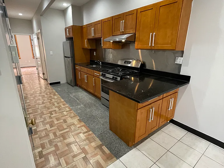 118 Wyckoff Ave #3L — Photo 2