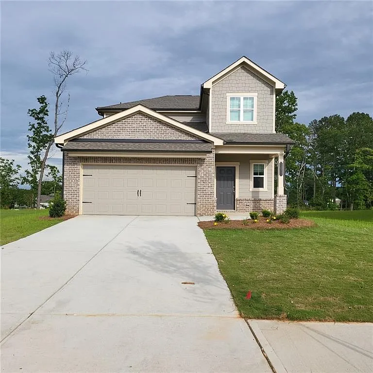 5 bed, 2.5 bath, 2388 sqft, $2,300 — Photo 2