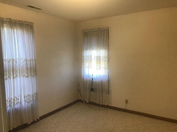 4th image of 1340 Belmont St