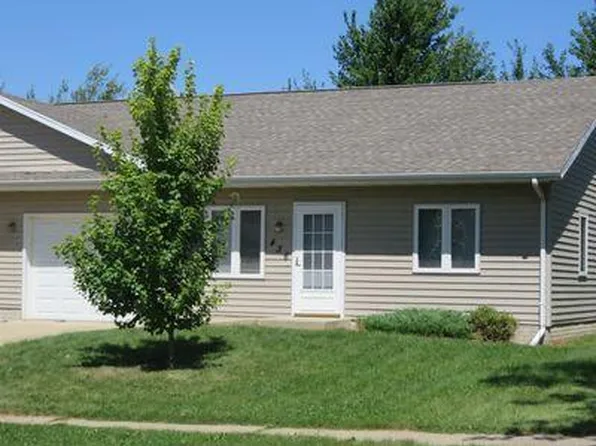 436 Broderick Dr NE, Cedar Rapids, IA 52402