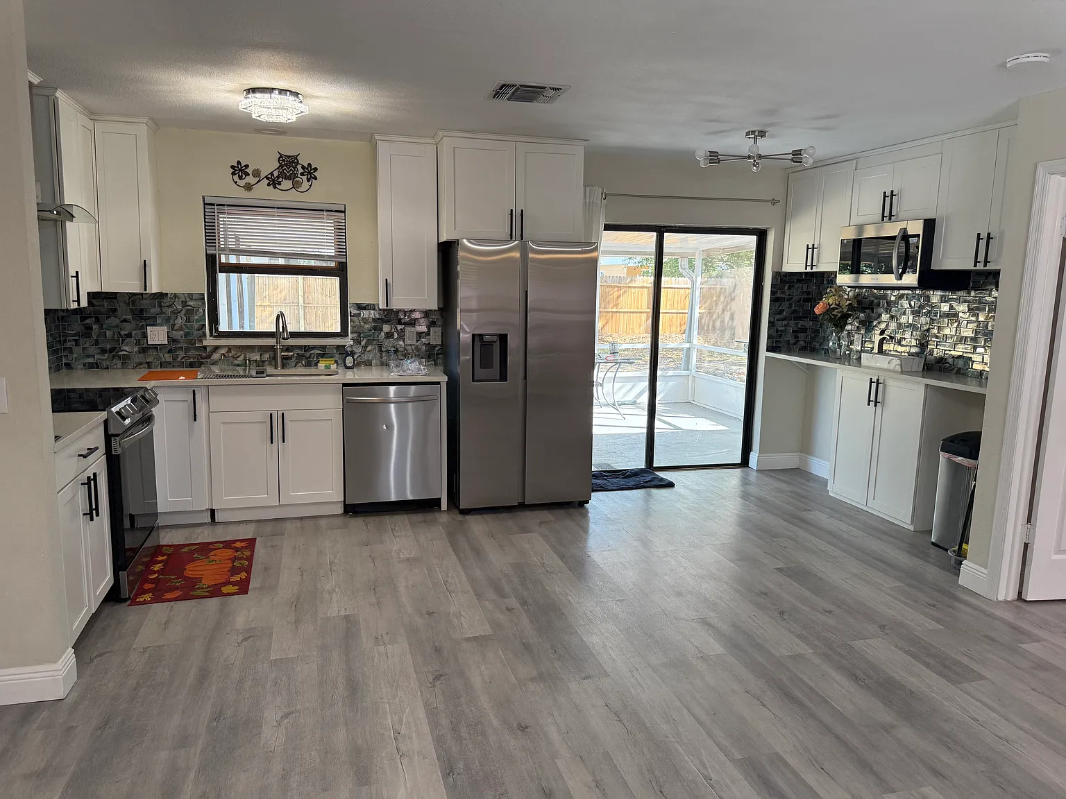 2 bed, 961 sqft, $2,000 — Photo 2