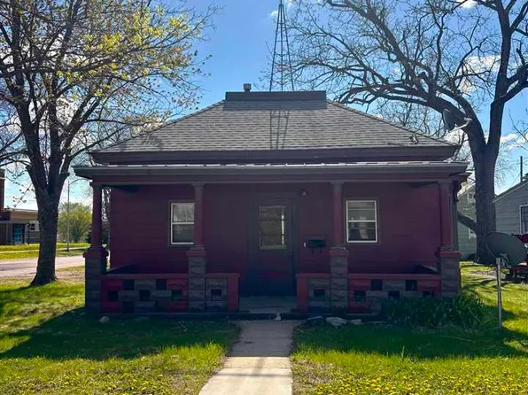 101 S 5th St, Le Sueur, MN 56058