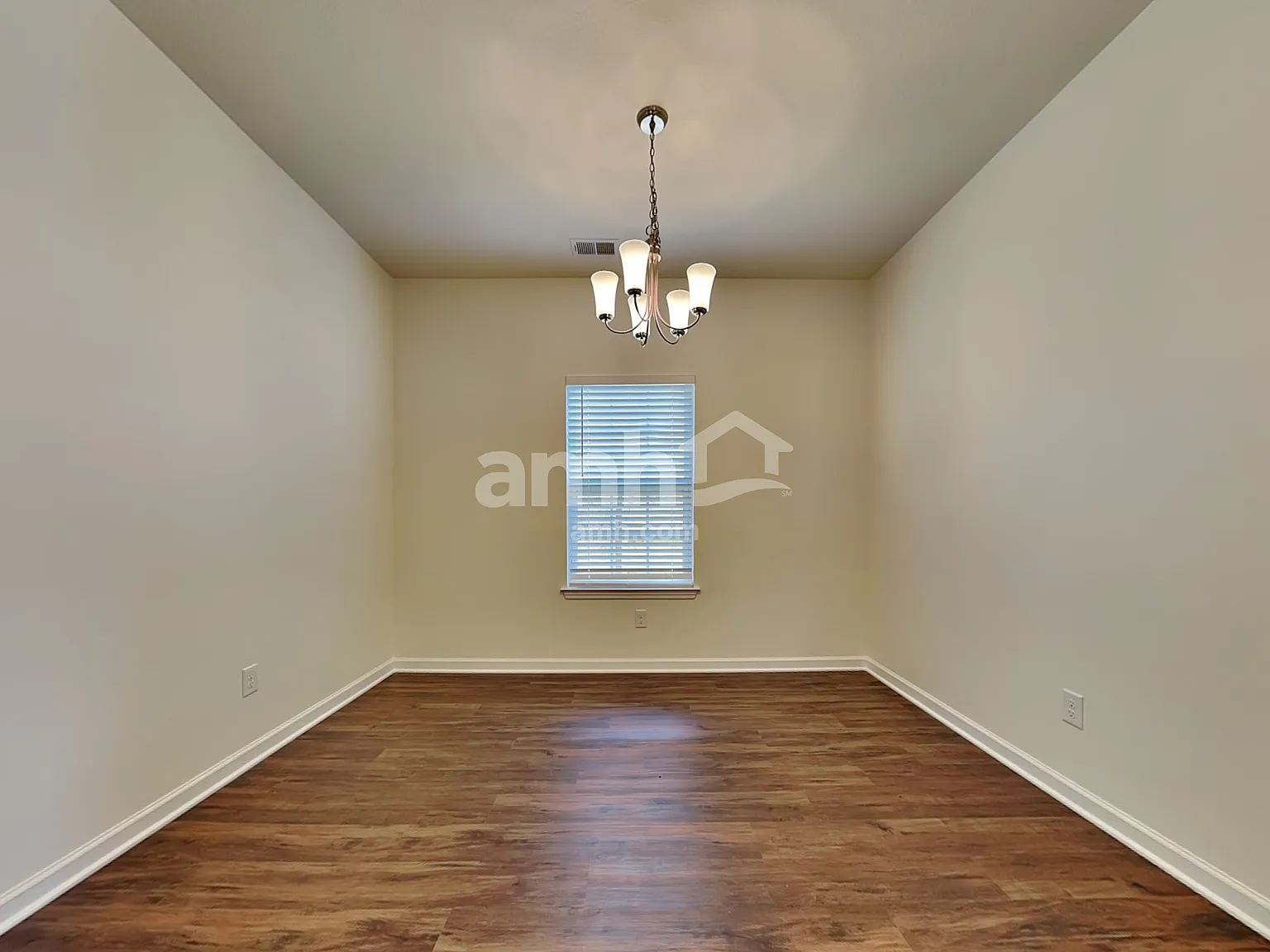 4 bed, 2.5 bath, 2692 sqft, $2,975 — Photo 4