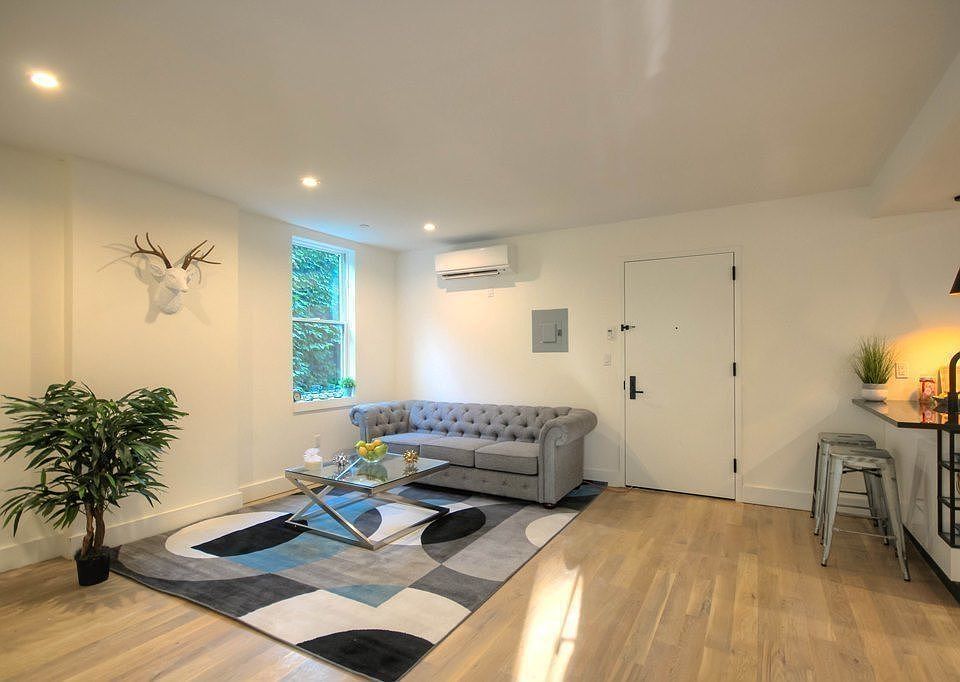 1st image of 10 Lexington Ave #7A