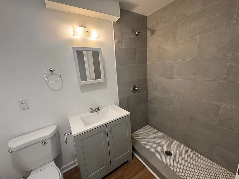 208 Meadow St #B — Photo 5