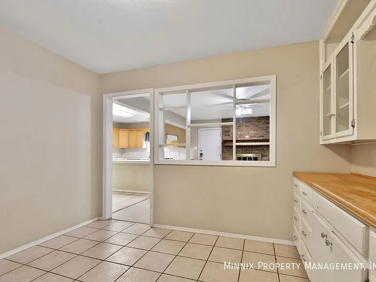 2810 42nd St — Photo 22