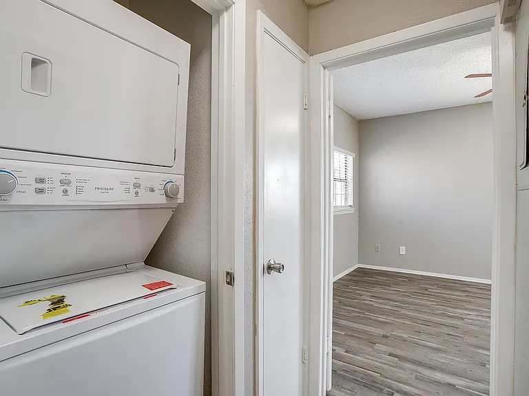Portofino Apartments — Photo 25