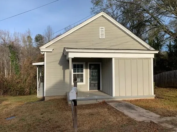 546 W Peachtree St, Woodruff, SC 29388