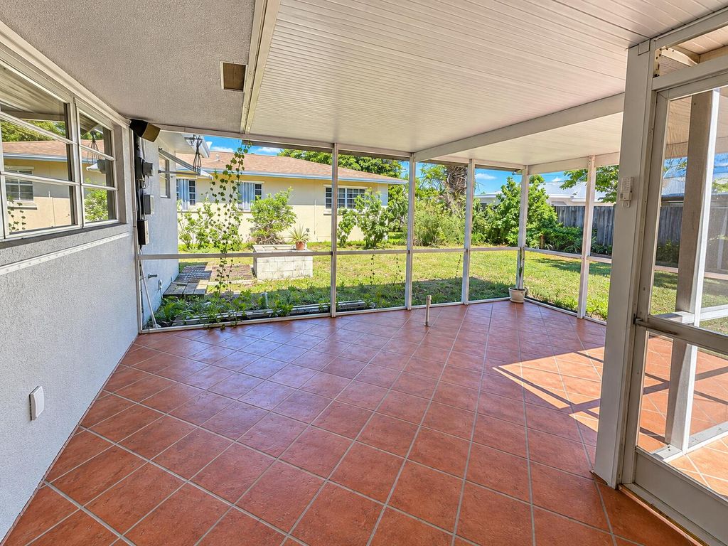 4020 NE 18th Ave, photo 4