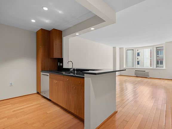 2nd image of 3117 City Pl #3117