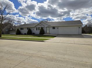 1932 Pleasant St, Manitowoc, WI 54220
