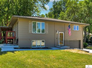 11409 T Cir, Omaha, NE 68137