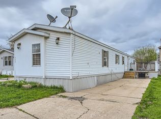 328 Surrey Rd, Wheeling, IL 60090