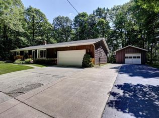 6805 Tall Oaks Rd, Manitowoc, WI 54220