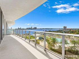 220 Lake Shore Dr