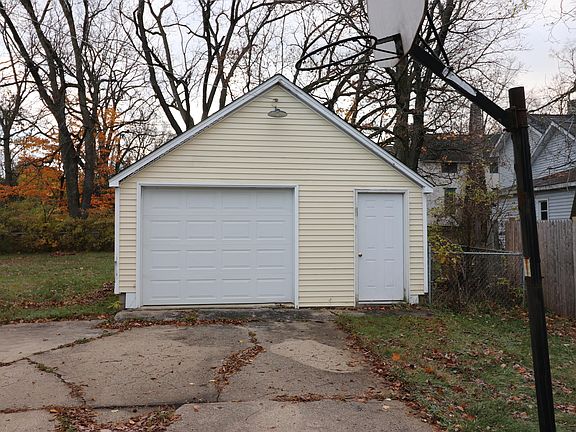 3rd image of 112 N Stewart Ave