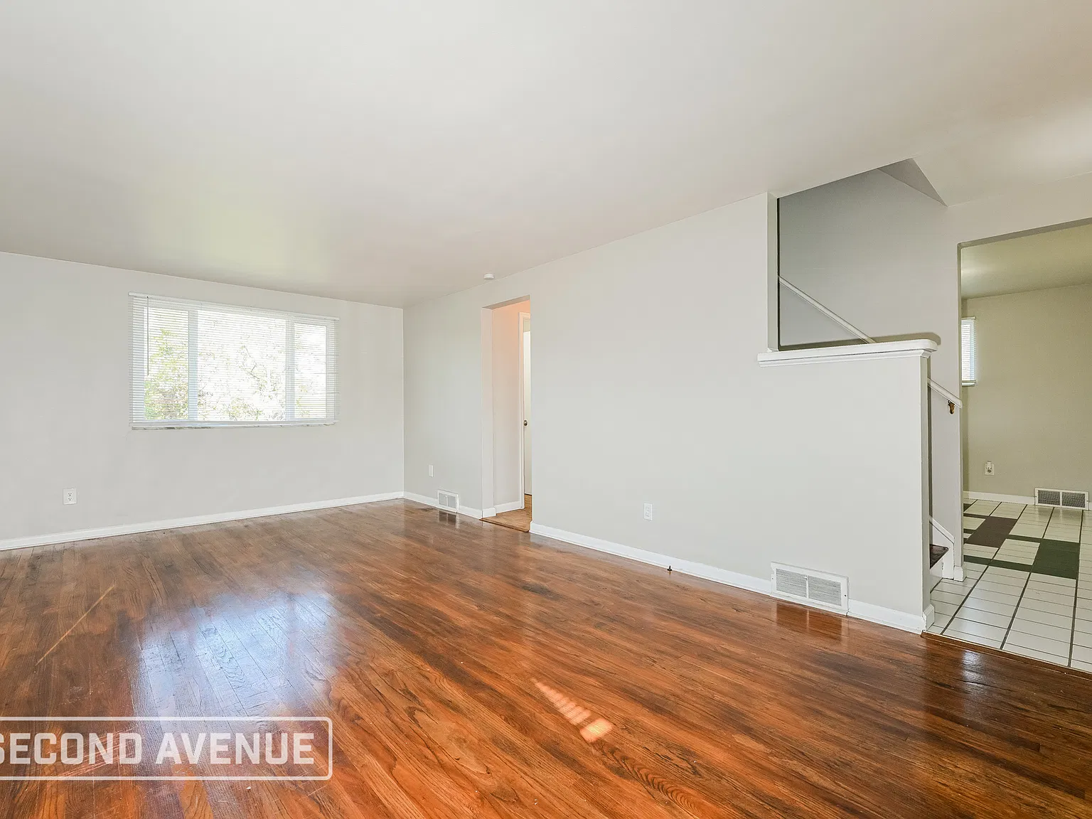 3 bed, 1.5 bath, 1100 sqft, $1,669 — Photo 2