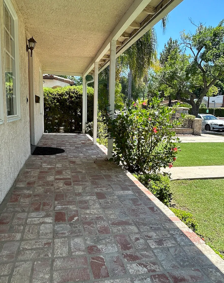 5008 Newcastle Avenue — Photo 2