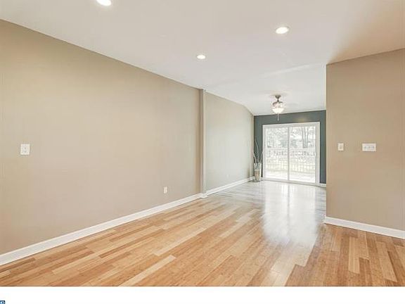 4th image of 508 Louisiana Trl