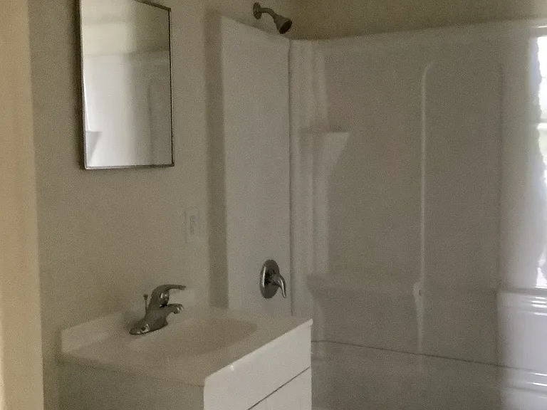 208 Luddington St #5 — Photo 4